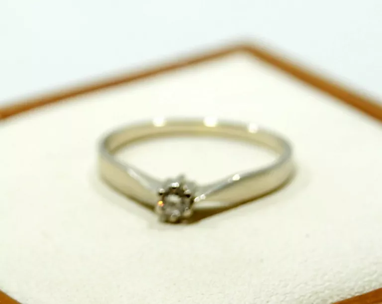 WYJĄTKOWY ZARĘCZYNOWY ZŁOTY PIERŚCIONEK Z BRYLANTEM 14K