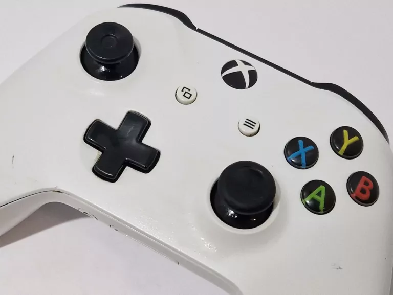 KONTROLER XBOX ONE BIAŁY + STACJA DOKUJĄCA