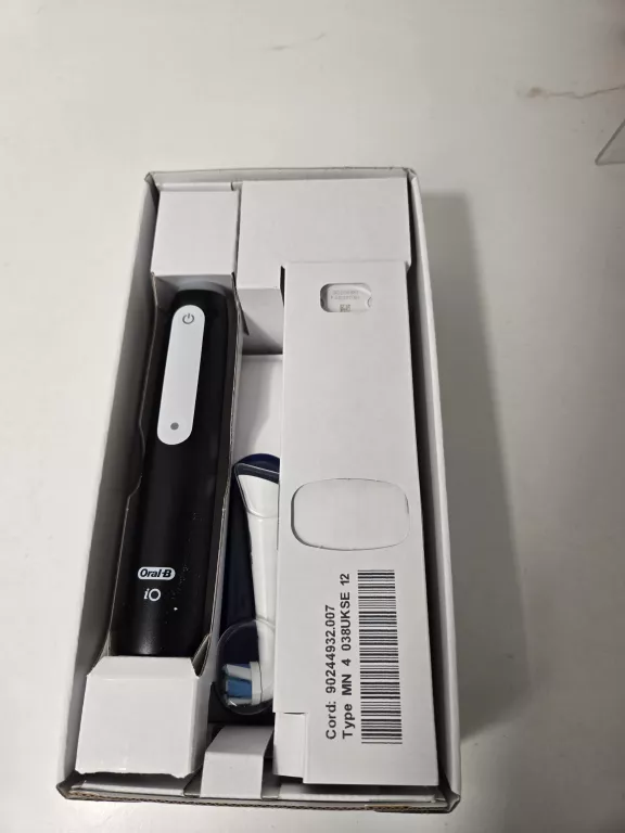 SZCZOTECZKA MAGNETYCZNA ORAL-B IO 3 CZARNY