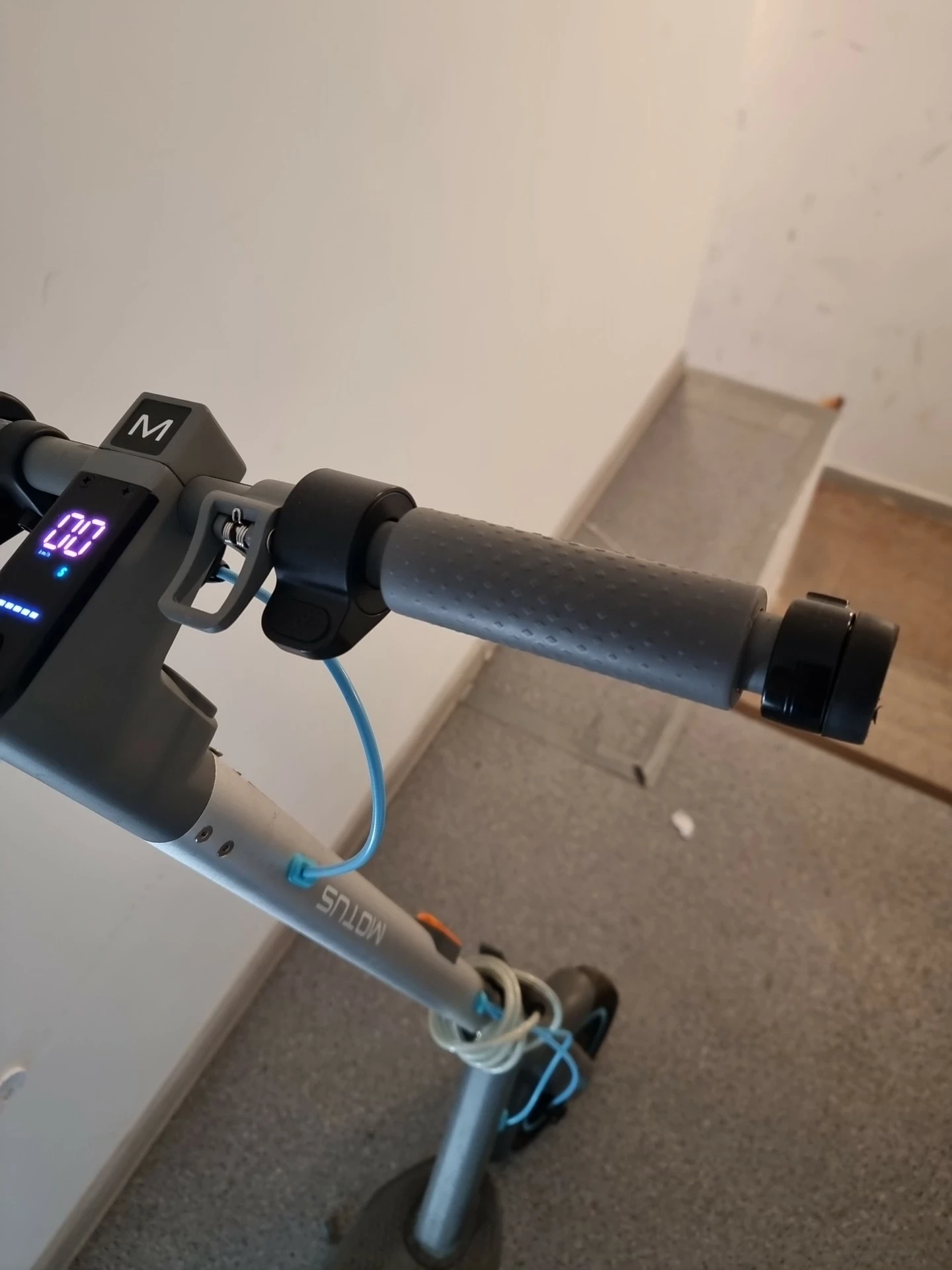 hulajnoga-motus-scooty-10-gen-5-moc-silnika-35000