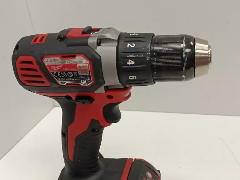 WIERTARKO-WKRĘTARKA MILWAUKEE M18 BDD + 1 BATERIA 5AH (BRAK ŁADOWARKI)