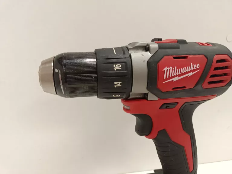 WIERTARKO-WKRĘTARKA MILWAUKEE M18 BDD + 1 BATERIA 5AH (BRAK ŁADOWARKI)
