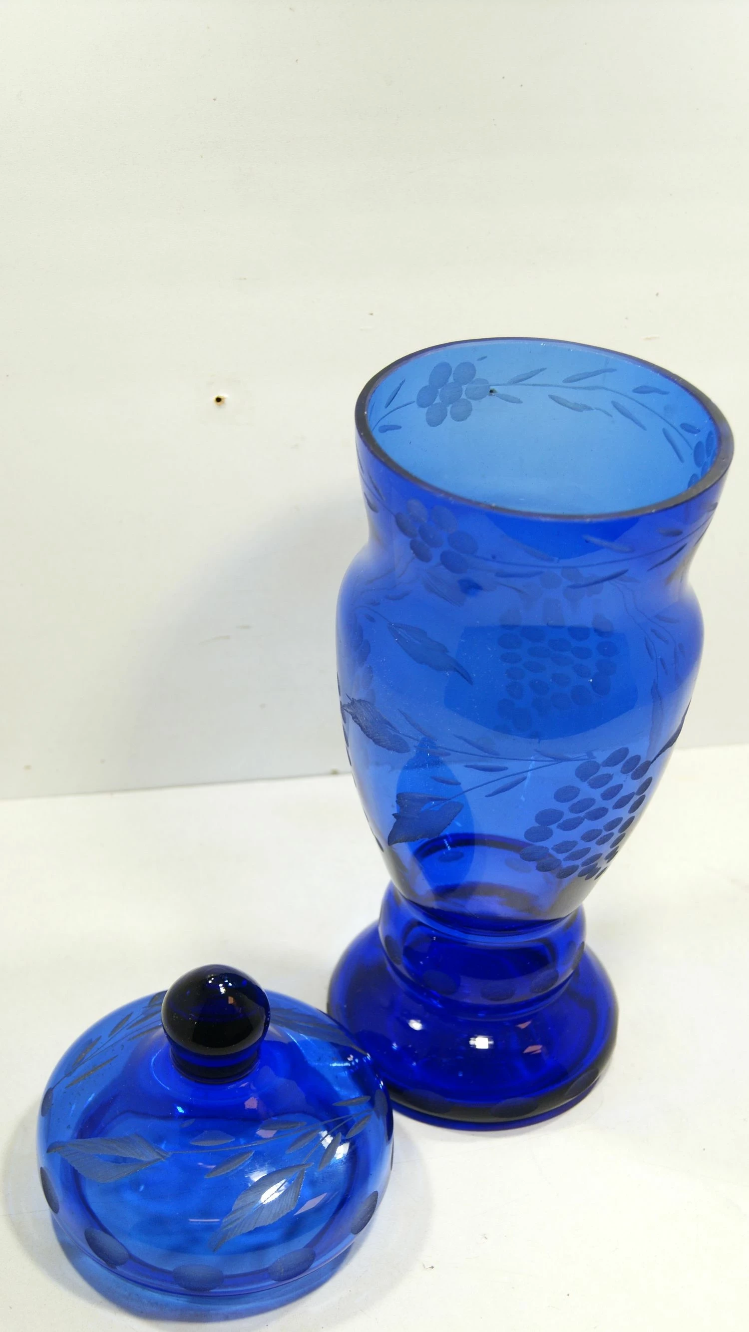 sliczny-szklany-wazon-niebieski-prl-z-pokrywka-super-stan-ean-gtin-5902663376407