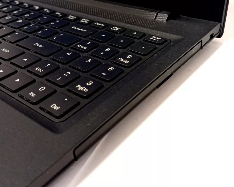 LAPTOP LENOVO IDEAPAD 100-15IBD ( 4GB / 1TB ) + ŁADOWARKA