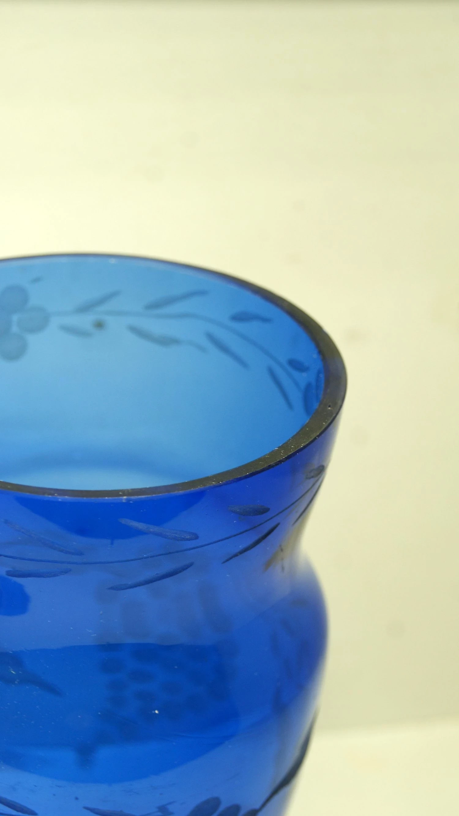 sliczny-szklany-wazon-niebieski-prl-z-pokrywka-super-stan-zamkowa-4-ostrzeszow