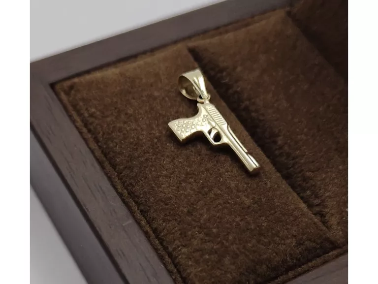 ZŁOTA ZAWIESZKA PISTOLET 1,04 G / 585