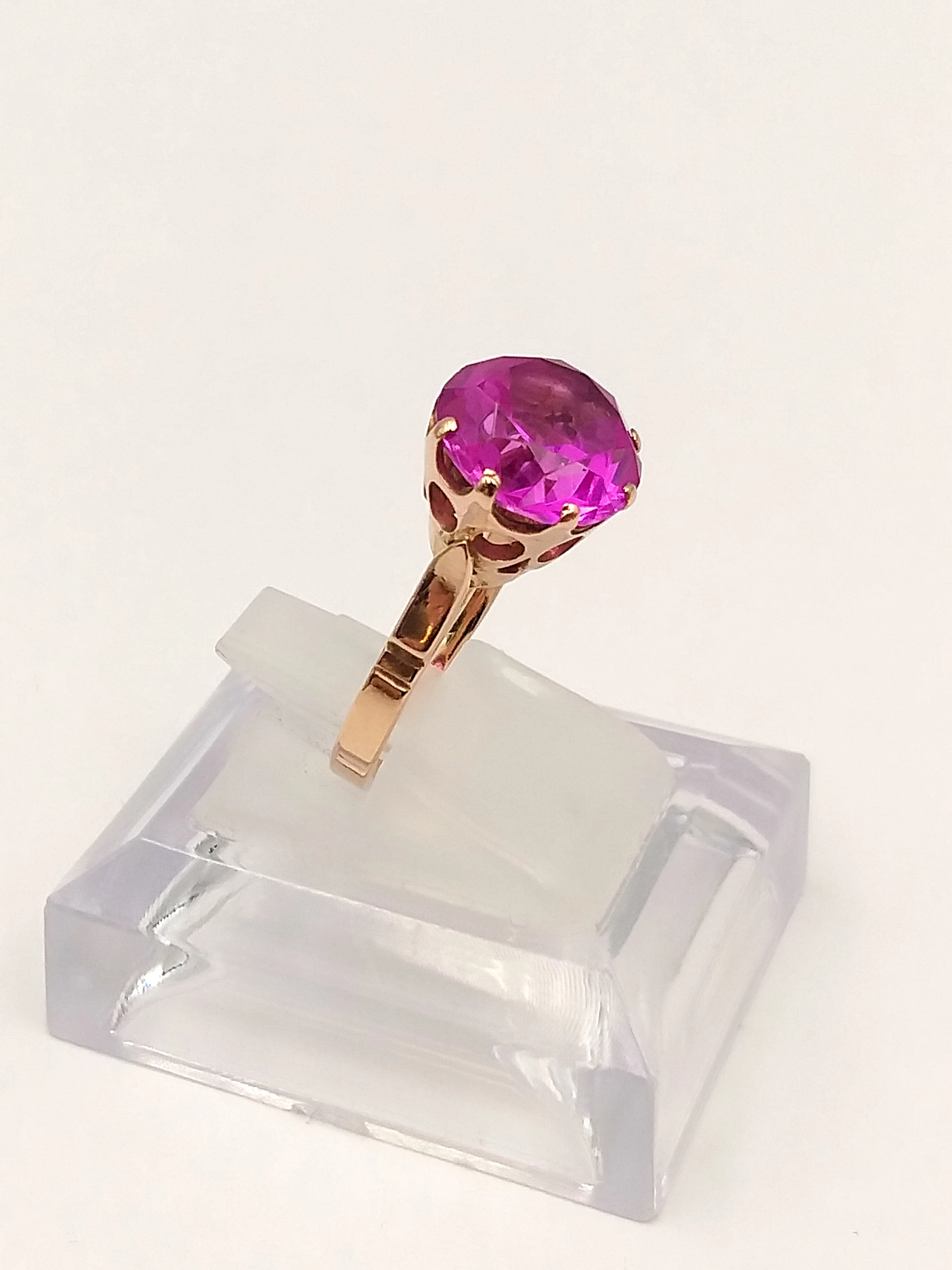 zloty-pierscionek-z-rubinem-syntetycznym-583-r12-437g-plec-15851-1