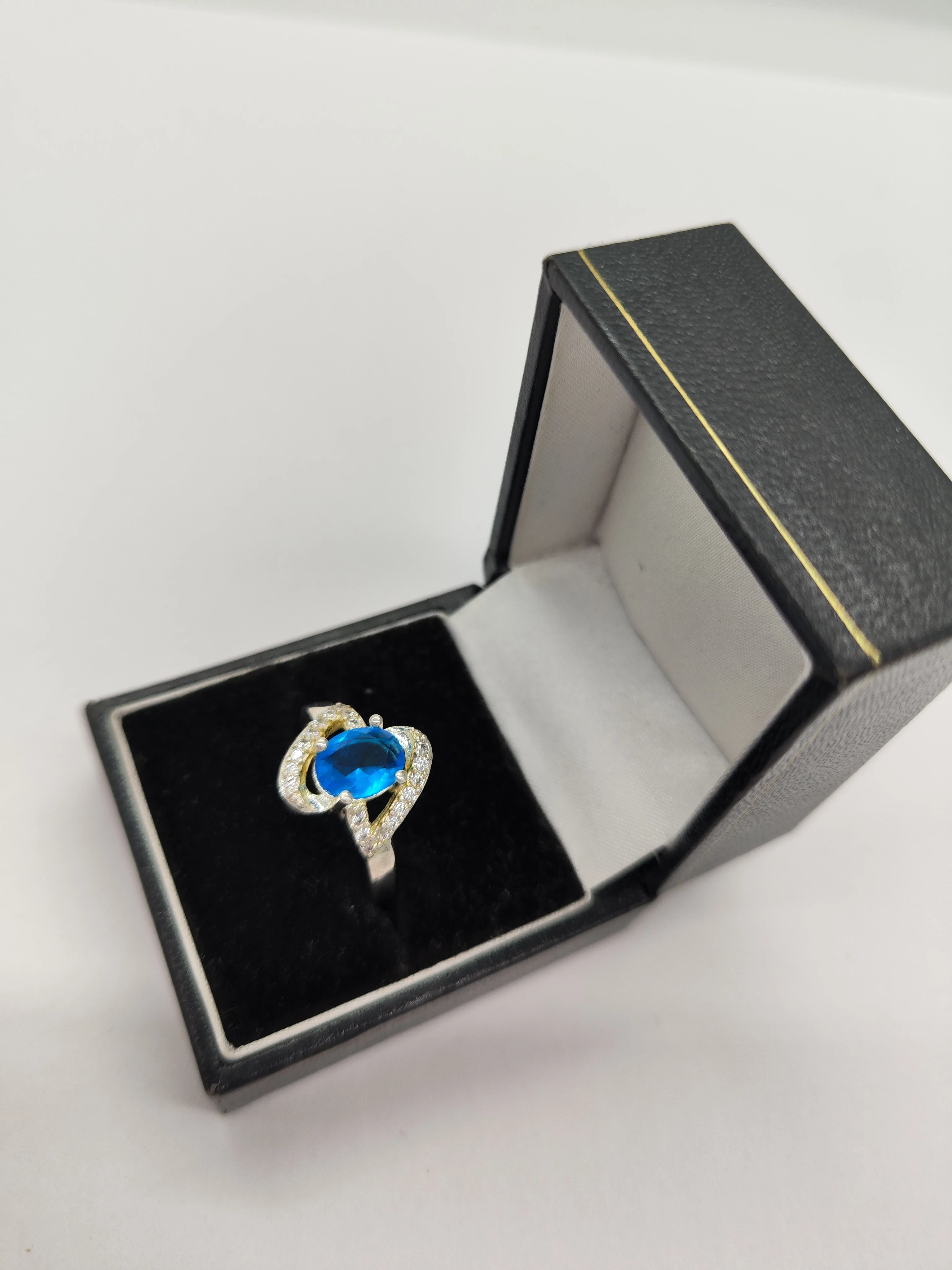 srebro-wyrob-jubilerski-uzywany-pierscionek-384-ean-gtin-00000000