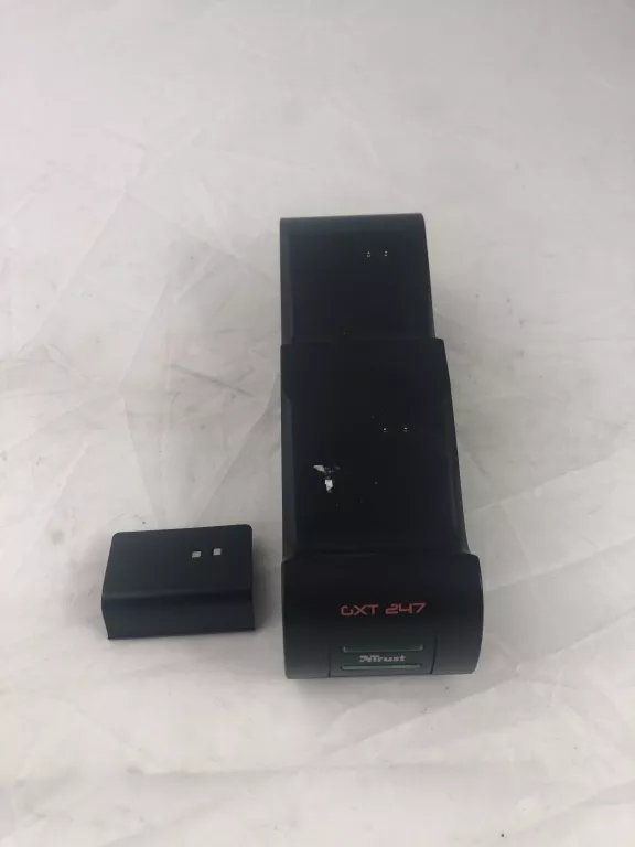 STACJA DOKUJĄCA DO PADÓW KONSOLI XBOX ONE DUO GXT 247 + AKU