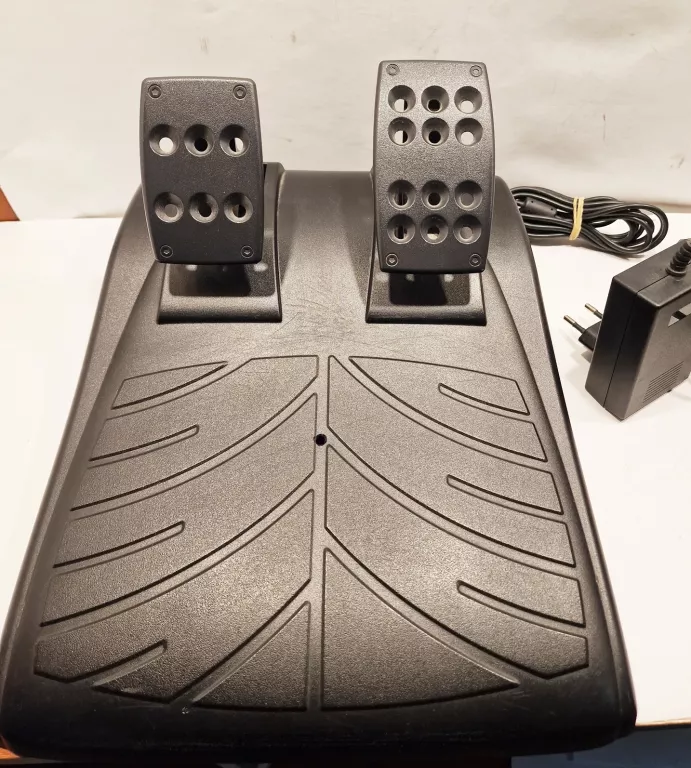 KIEROWNICA LOGITECH DRIVING FORCE GT , SHIFTER , PEDAŁY