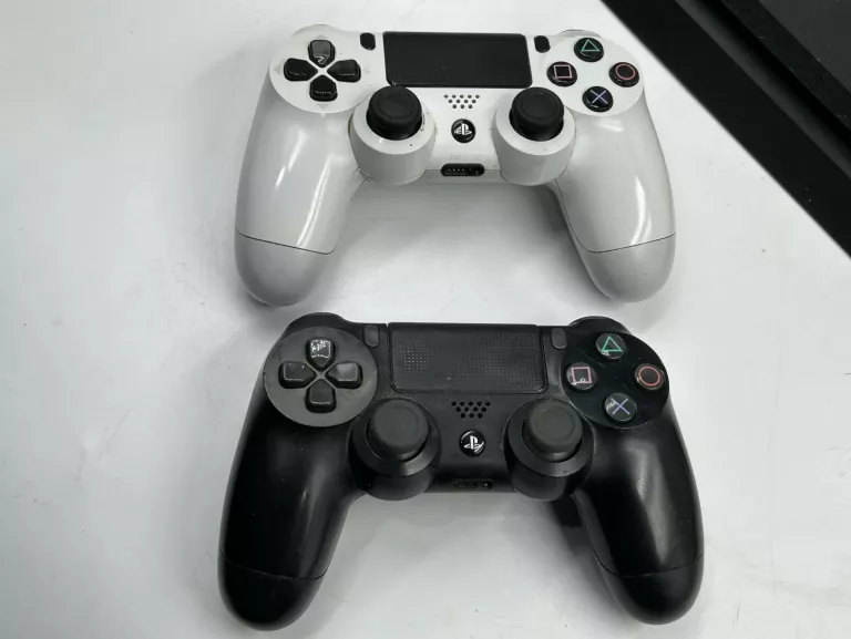 KONSOLA PS4 SLIM 1TB /2X PAD/ 7 GIER /KABEL ZASILJACY