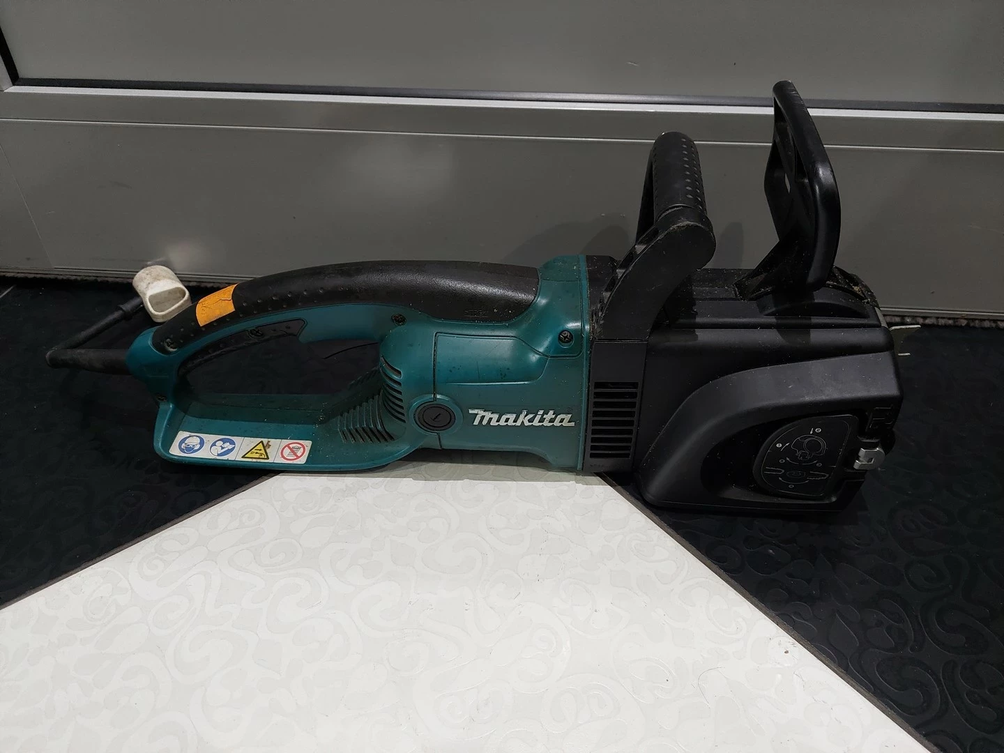 elektryczna-pila-lancuchowa-makita-uc4030a-ean-gtin-4002829642344