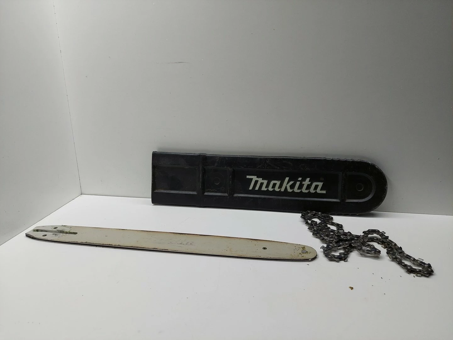 elektryczna-pila-lancuchowa-makita-uc4030a-dlugosc-prowadnicy-40