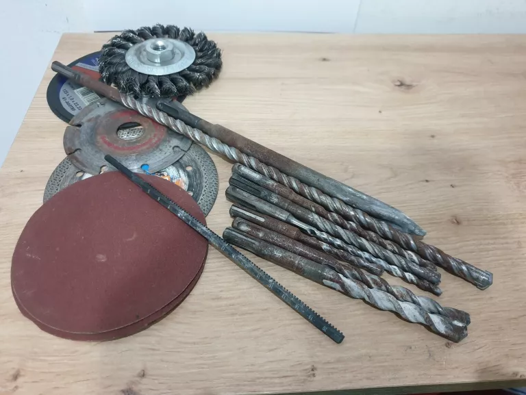 MŁOT UDAROWO-OBROTOWY GBH 2-24 DRE 790W W WALIZCE BOSCH