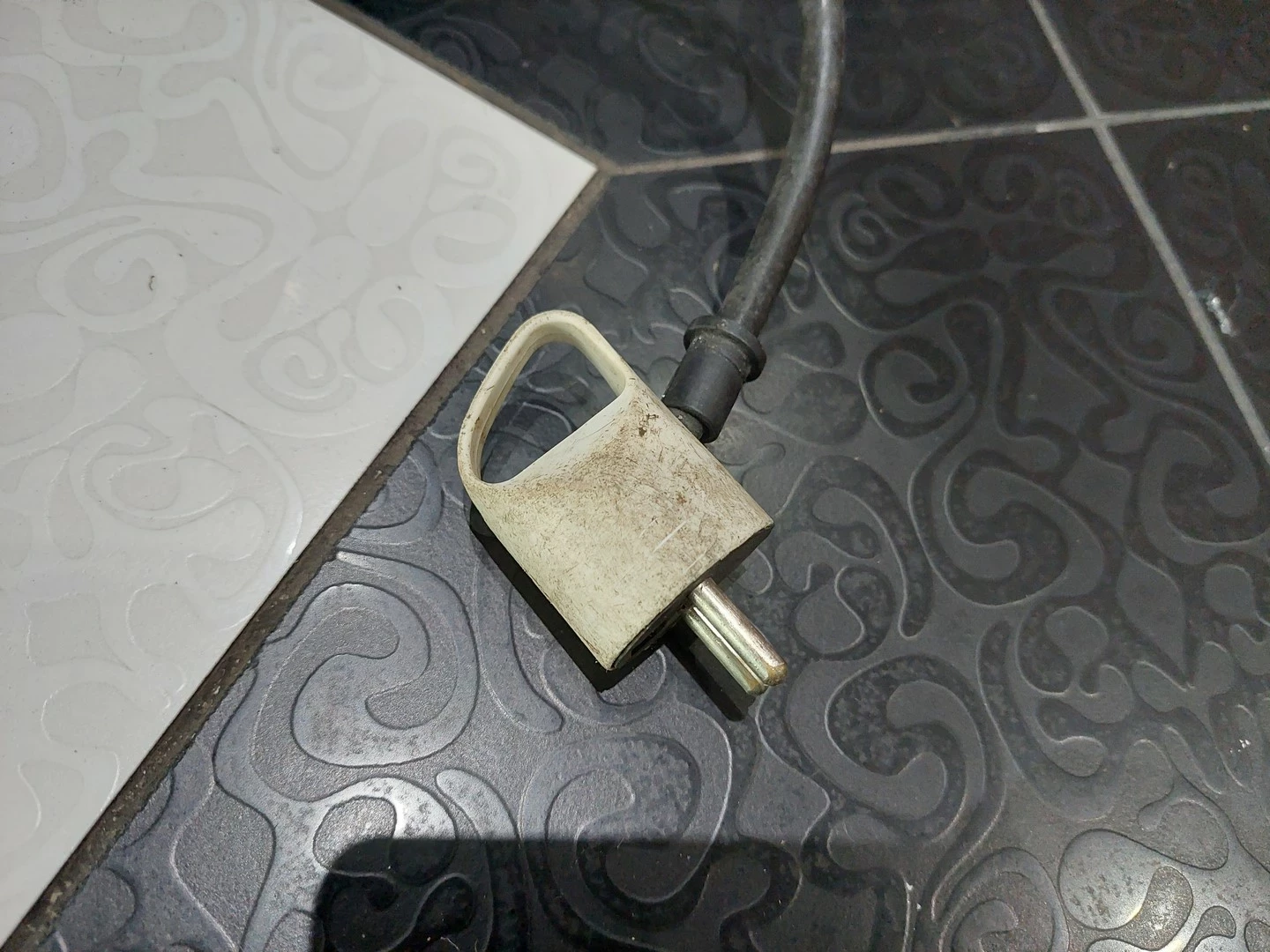 elektryczna-pila-lancuchowa-makita-uc4030a-predkosc-lancucha-1330