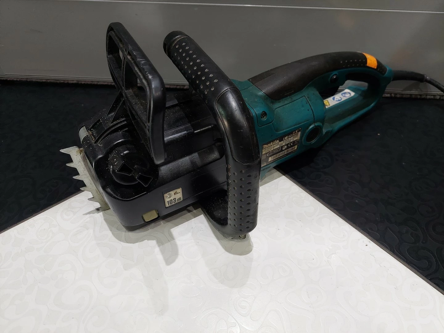 elektryczna-pila-lancuchowa-makita-uc4030a-kod-producenta-uc4030a