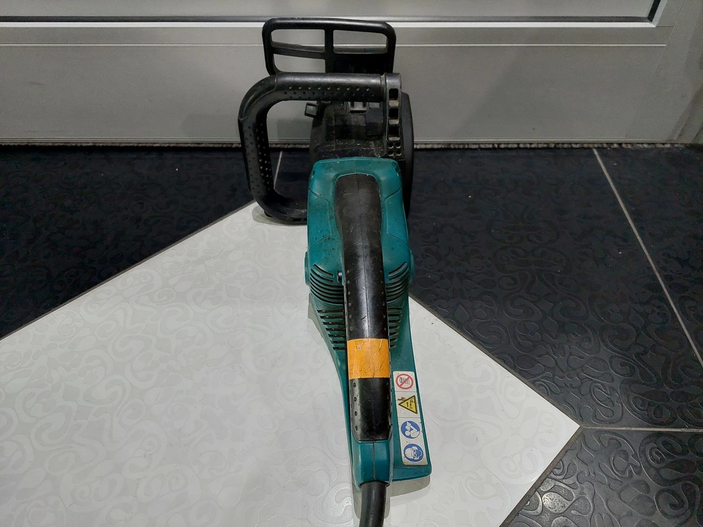 elektryczna-pila-lancuchowa-makita-uc4030a-product-id-f4dd3a8a-8b0f-40ae-925a-36eb11a9a038