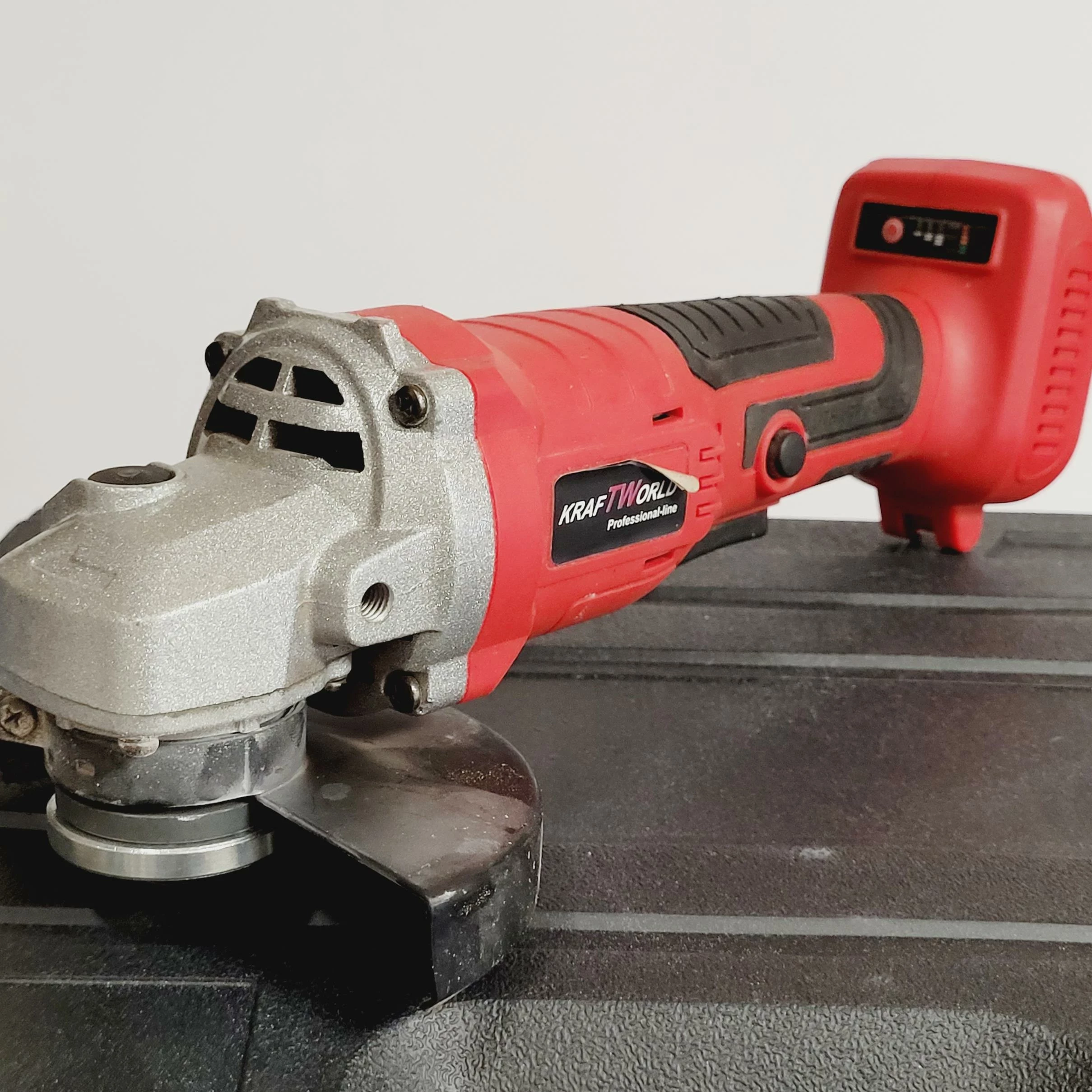 szlifierka-katowa-akumulatorowa-kraftword-rodzaj-zasilania-128529-1