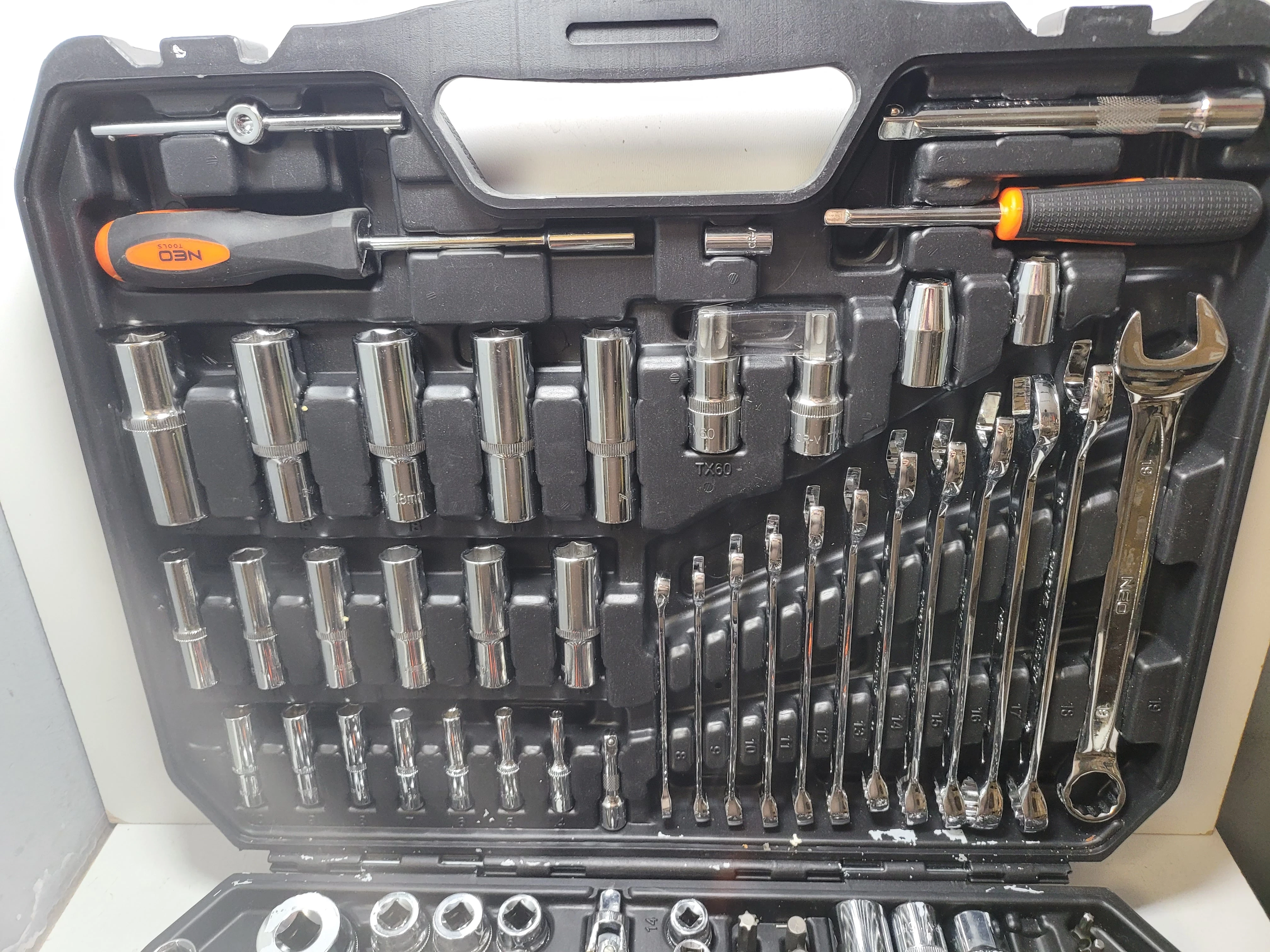 duzy-zestaw-219-elementow-kluczy-nasadowych-klucze-nasadowe-neo-tools-marka-127509-68