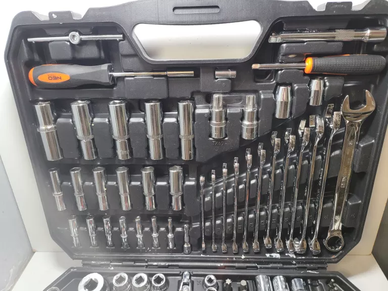 duzy-zestaw-219-elementow-kluczy-nasadowych-klucze-nasadowe-neo-tools-marka-127509-68