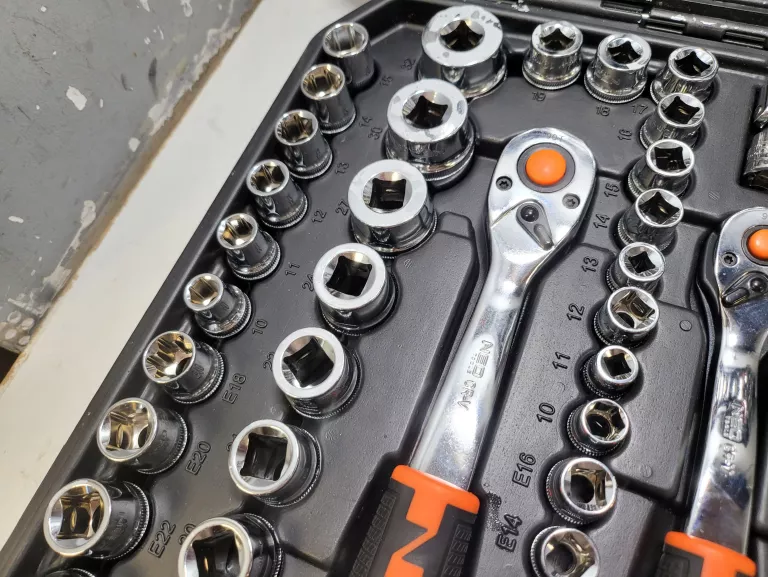 DUŻY ZESTAW 219 ELEMENTÓW KLUCZY NASADOWYCH KLUCZE NASADOWE NEO TOOLS