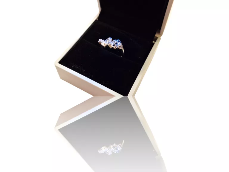 uroczy-srebrny-pierscionek-kamyki-3duze-3-male-270g-925p-14r-ean-gtin-4820011065234