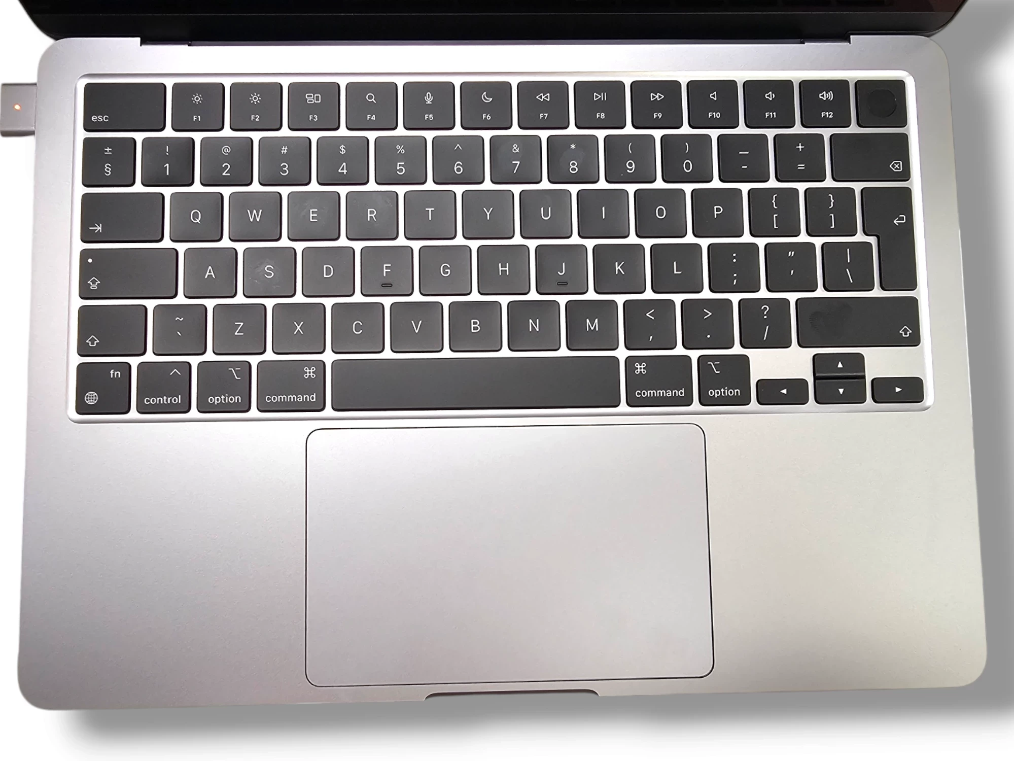 macbook-air-136-m2-8gb-ram-256gb-ssd-komplet-gwarancja-082025-przekatna-ekranu-1360