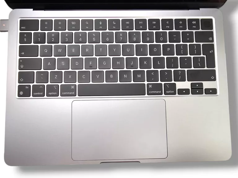 macbook-air-136-m2-8gb-ram-256gb-ssd-komplet-gwarancja-082025-przekatna-ekranu-1360