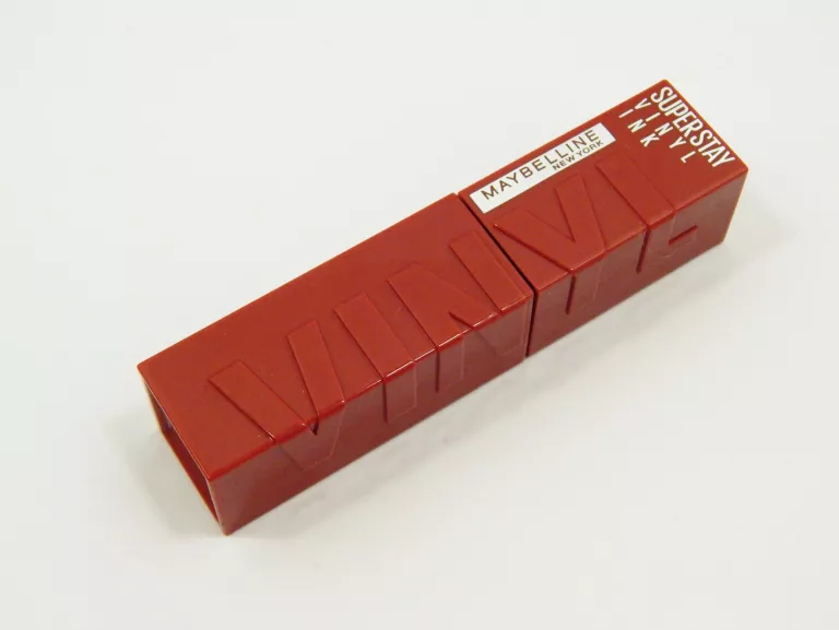 MAYBELLINE SUPERSTAY VINYL INK 10 LIPPY POMADKA