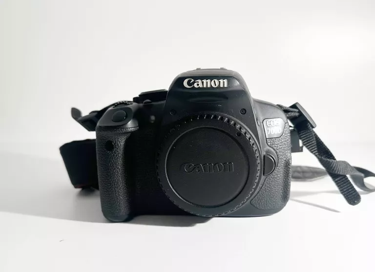 APARAT BODY CANON EOS 700D