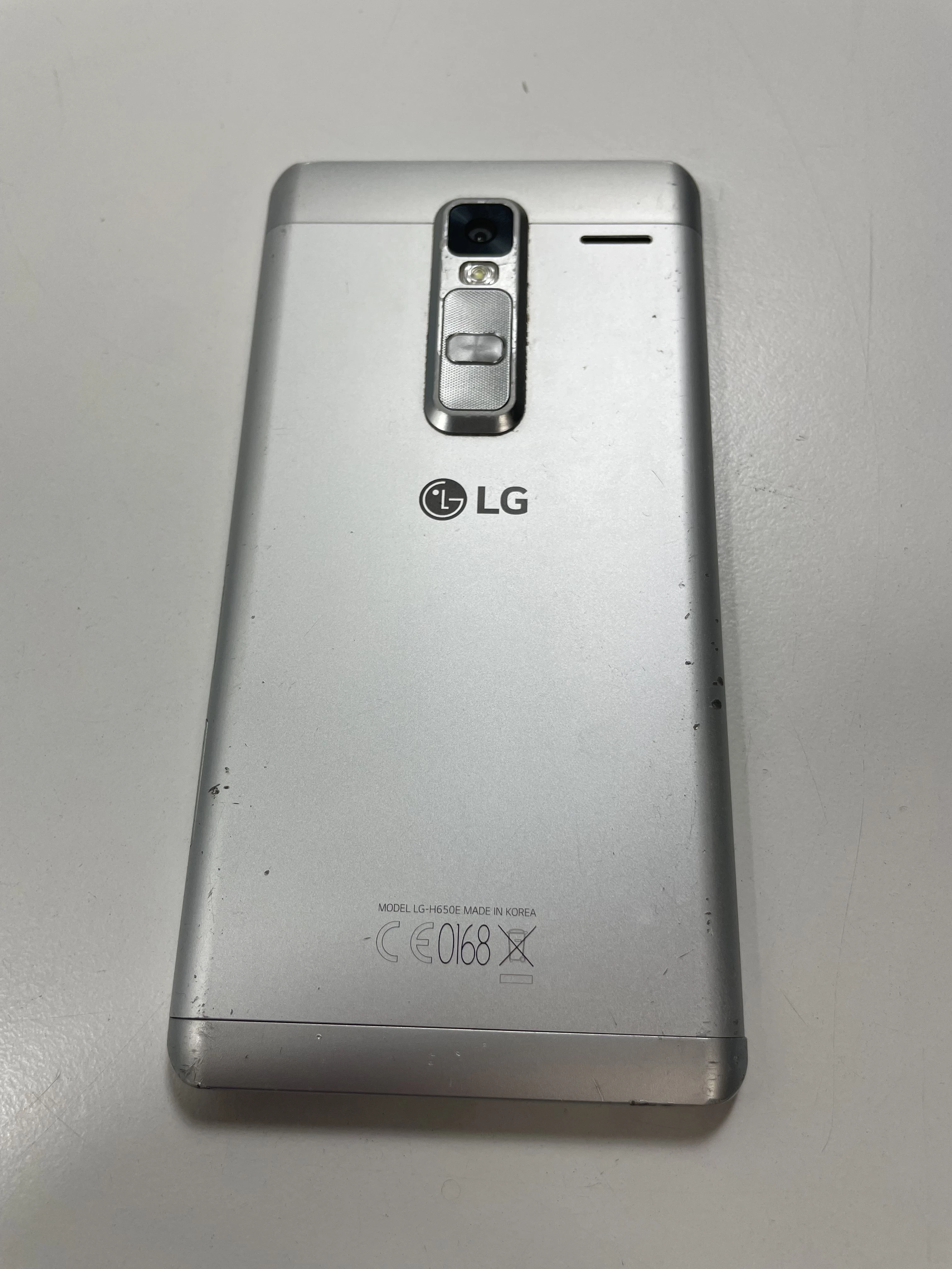 telefon-lg-zero-15gb16gb-stan-11323-2