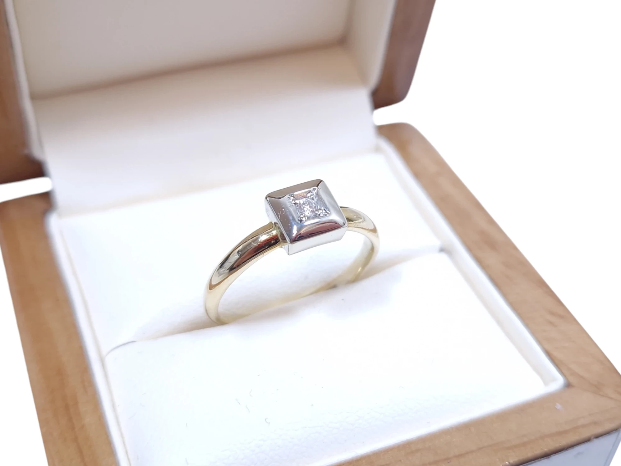 piekny-zloty-pierscionek-z-diamentem-585-14k-250g-r16-wh-si1-003ct-stan-11323-2