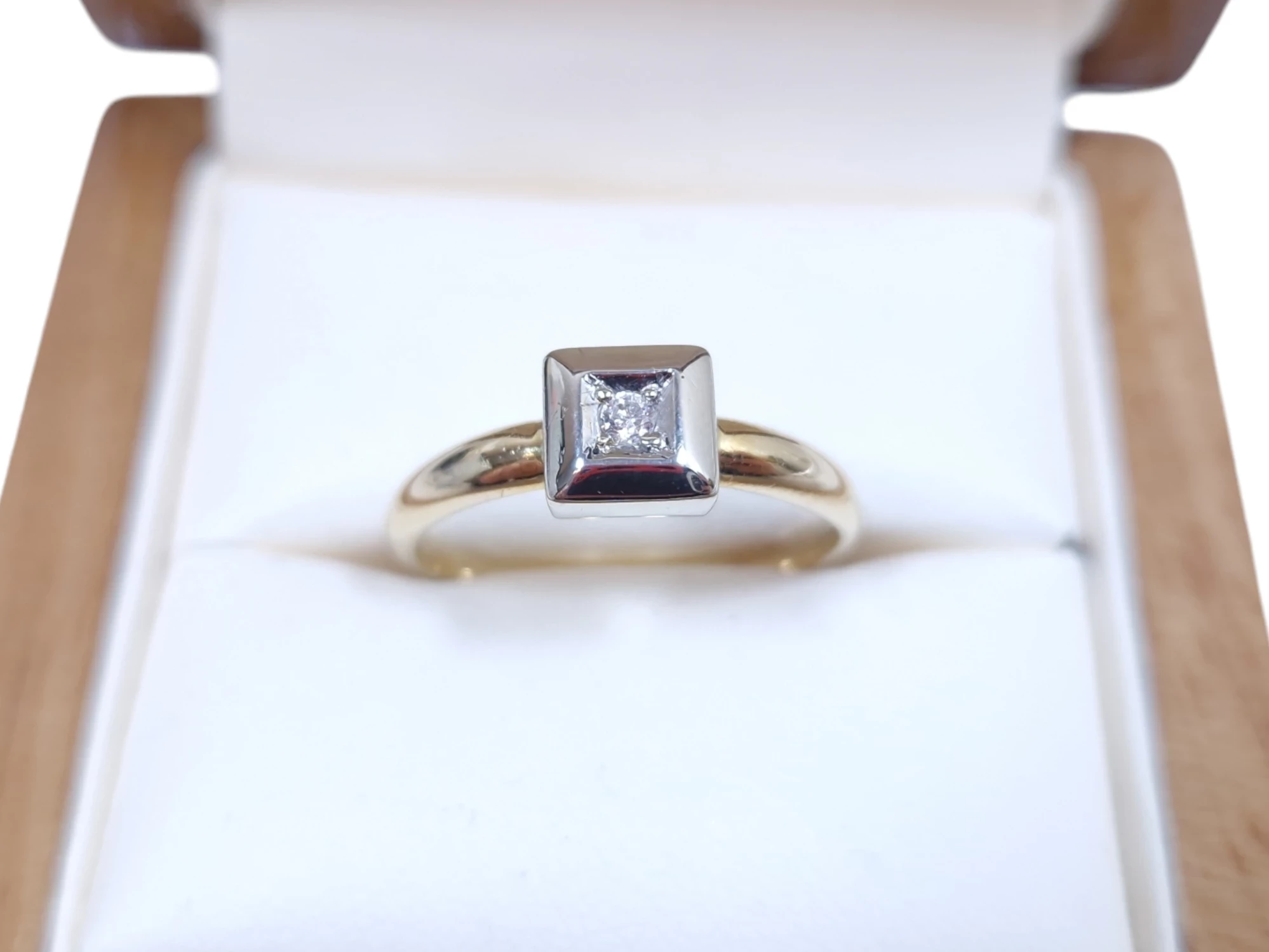 piekny-zloty-pierscionek-z-diamentem-585-14k-250g-r16-wh-si1-003ct-ean-gtin-5902504230059