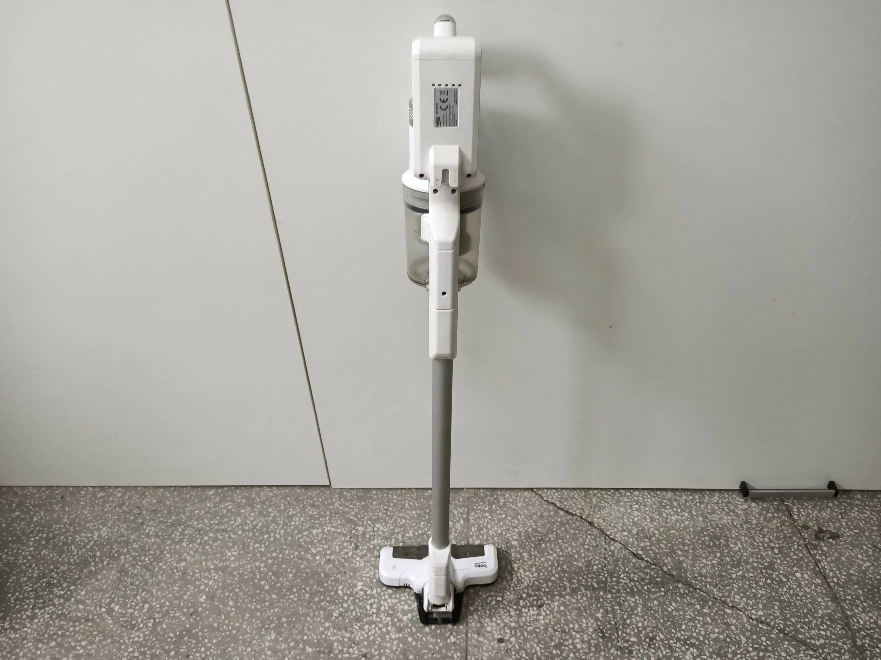 odkurzacz-pionowy-beko-wetclean-vrt-71025-350w-aku-li-ion-model-vrt-71025-vw