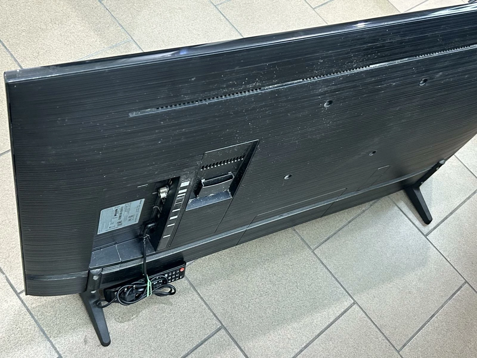 telewizor-samsung-ue50nu7092u-pilot-przekatna-ekranu-cale-5000