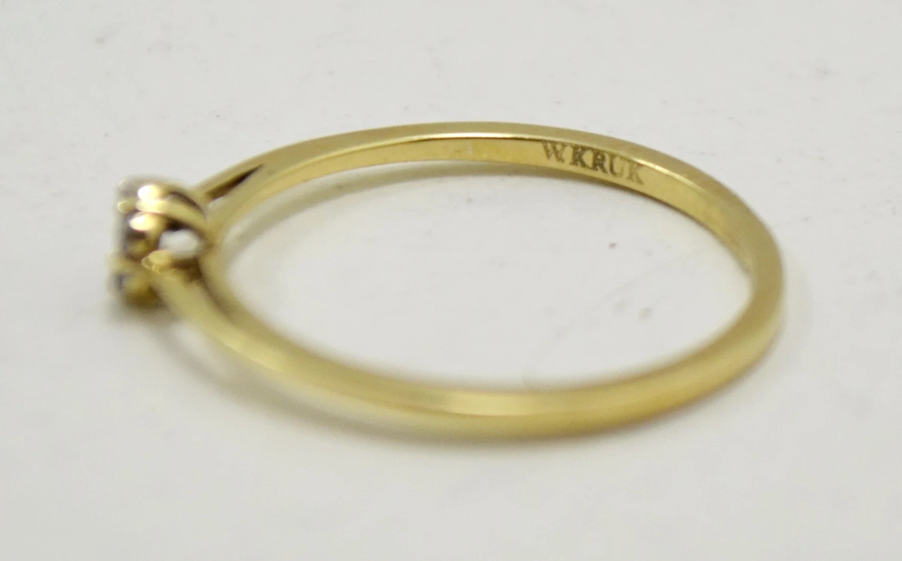 zloty-pierscionek-585-093g-r-10-01-ct-diament-material-15835-2