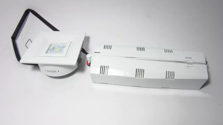 oprawa-oswietlenia-awaryjnego-lovato-p-armii-krajowej-38-tczew