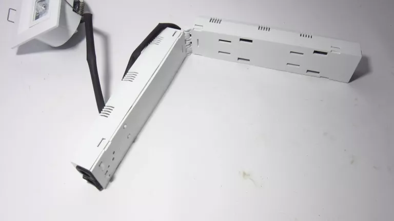 oprawa-oswietlenia-awaryjnego-lovato-p-stan-11323-2