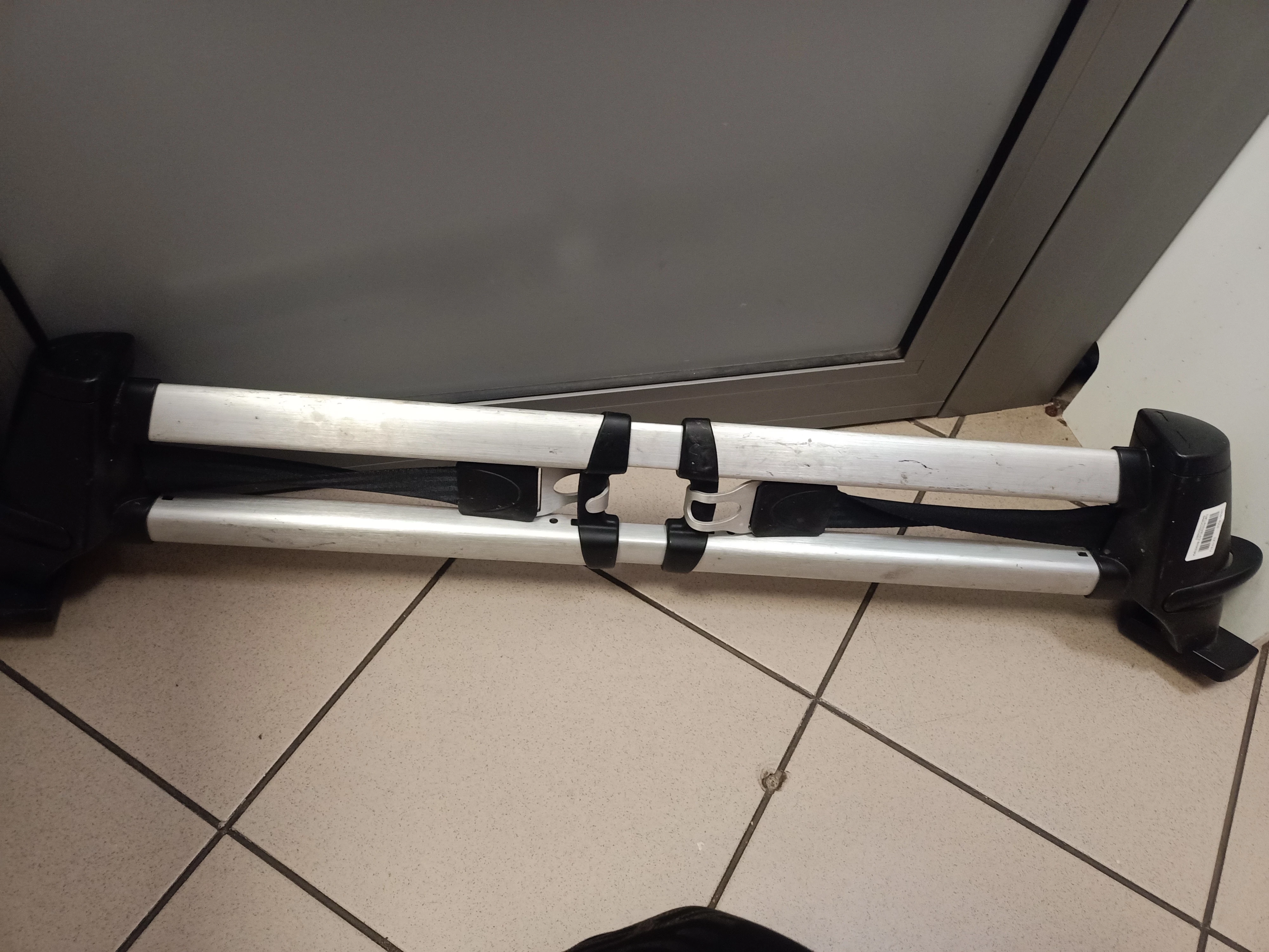 rozdzielacz-bagaznika-samochodoweo-stan-11323-2