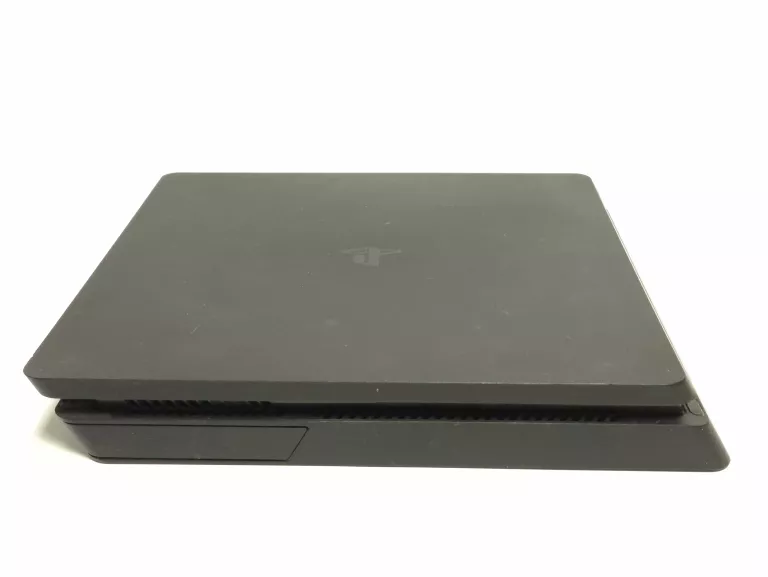 KONSOLA PS4 500 GB 2 PADY + FIFA 19