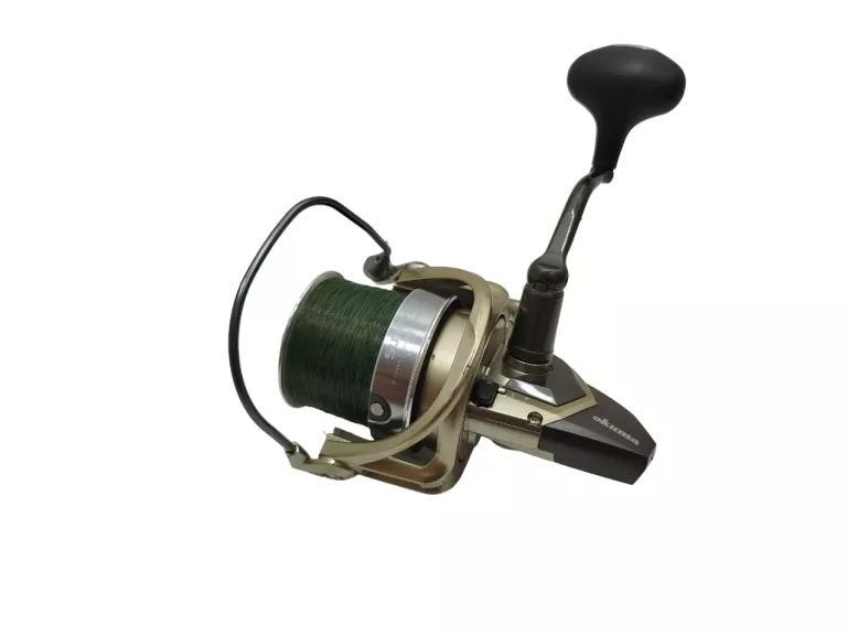 KOŁOWROTEK OKUMA SURF-8K Z PŁYTKĄ SZPULĄ NAWINIĘTA ŻYŁKA