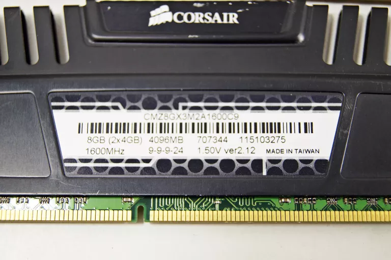 PAMIĘĆ RAM CORSAIR VENGEANCE 8GB (2X4GB) DDR3 1600MHZ CL9 CMZ8GX3M2A1600C9