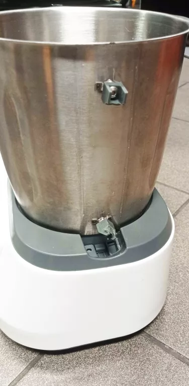 ROBOT KUCHENNY KM2017WI USZKODZONY