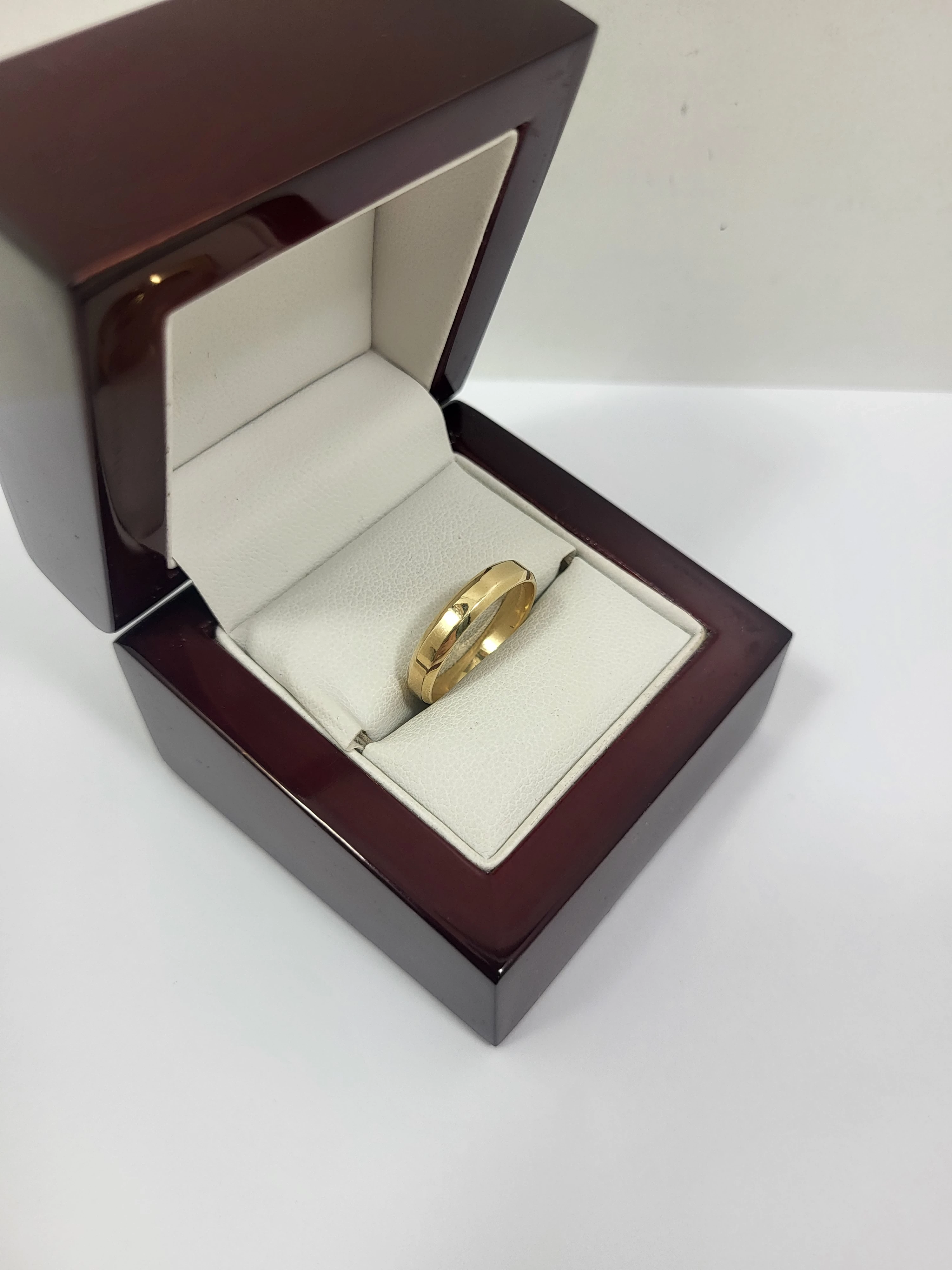 ciekawa-zlota-obraczka-585-14k-286g-r16-4mm-stan-11323-2