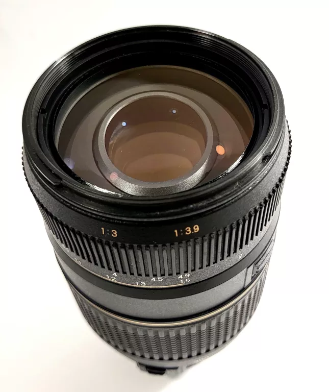 TELEOBIEKTYW TAMRON AF 70-300 MM TELEMACRO (1:2) 62 A17