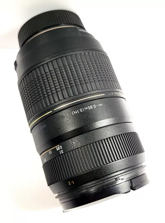 TELEOBIEKTYW TAMRON AF 70-300 MM TELEMACRO (1:2) 62 A17