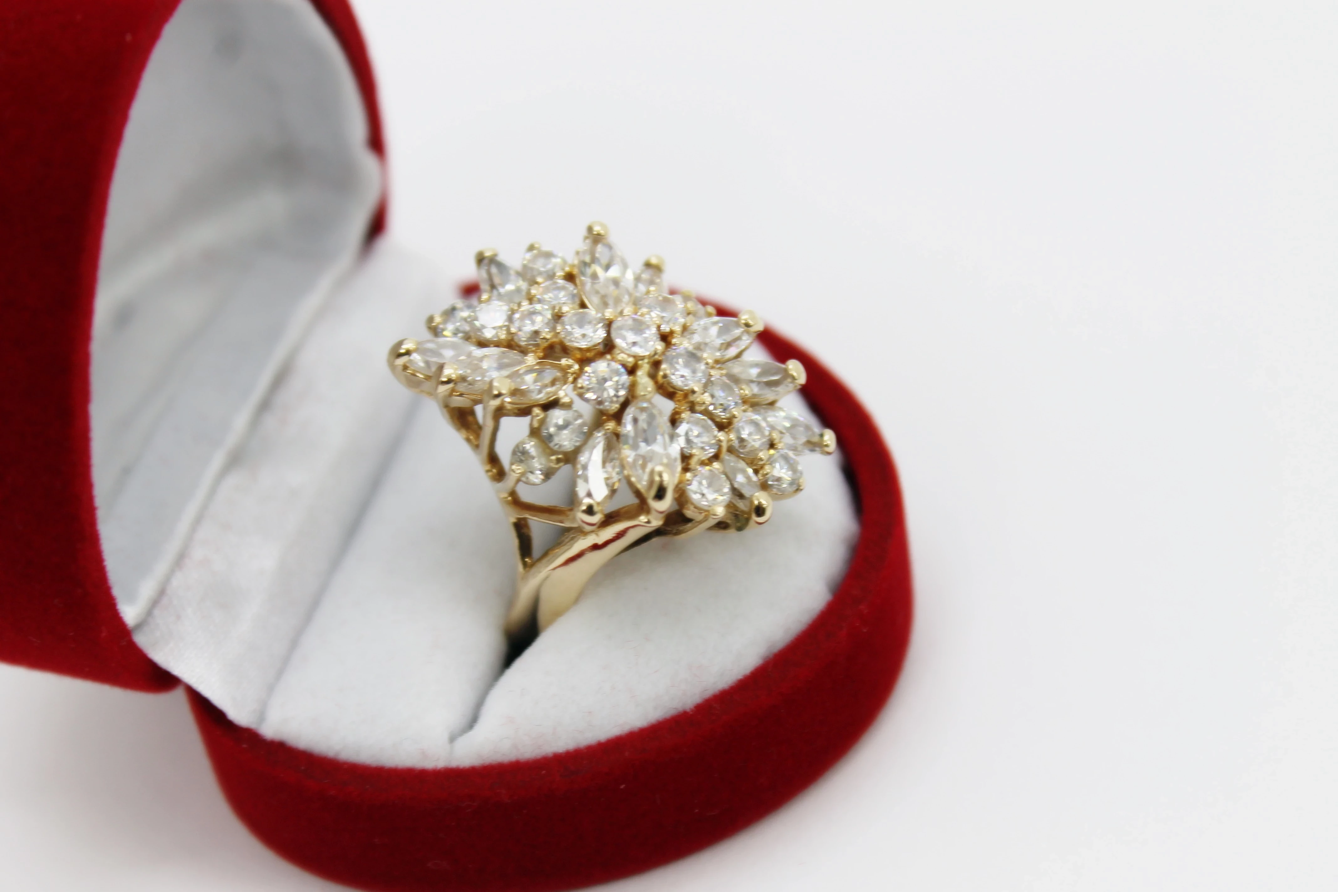 zjawiskowy-zloty-pierscien-z-cyrkoniami-pr-585-rozm-16-cechy-207358-231606