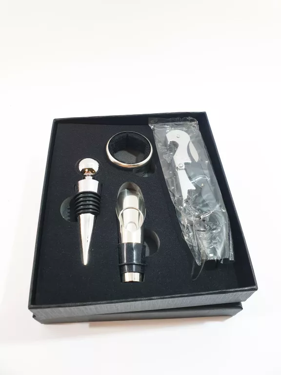 ZESTAW AKCESORIÓW DO WINA ZE STALI NIERDZEWNEJ