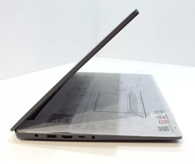 LAPTOP IBM, LENOVO IDEAPAD SLIM 3 15AMN8 15,6 " AMD RYZEN 3 8 GB / 512 GB