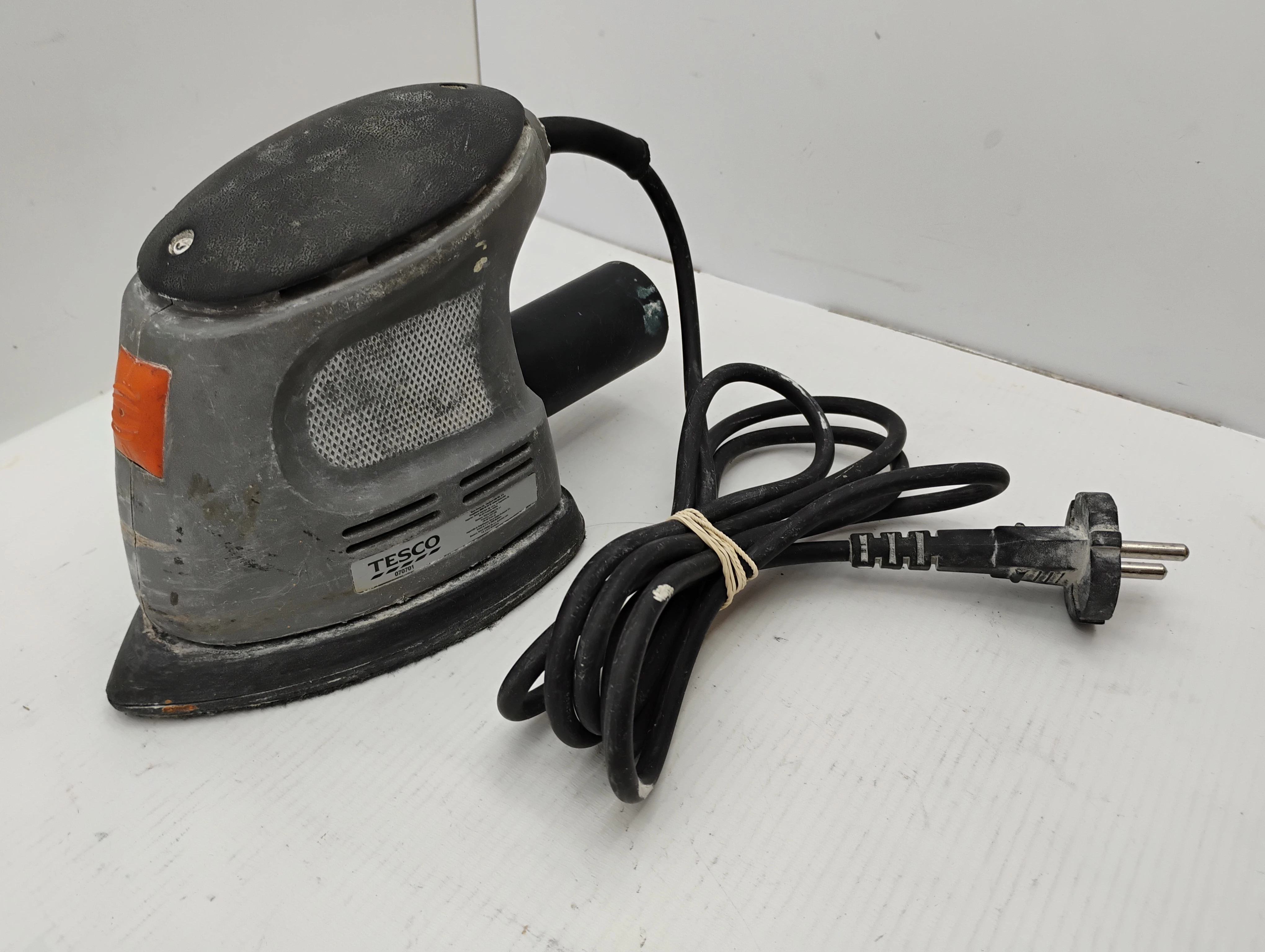 szlifierka-oscylacyjna-tesco-070701-ean-gtin-5052318130967